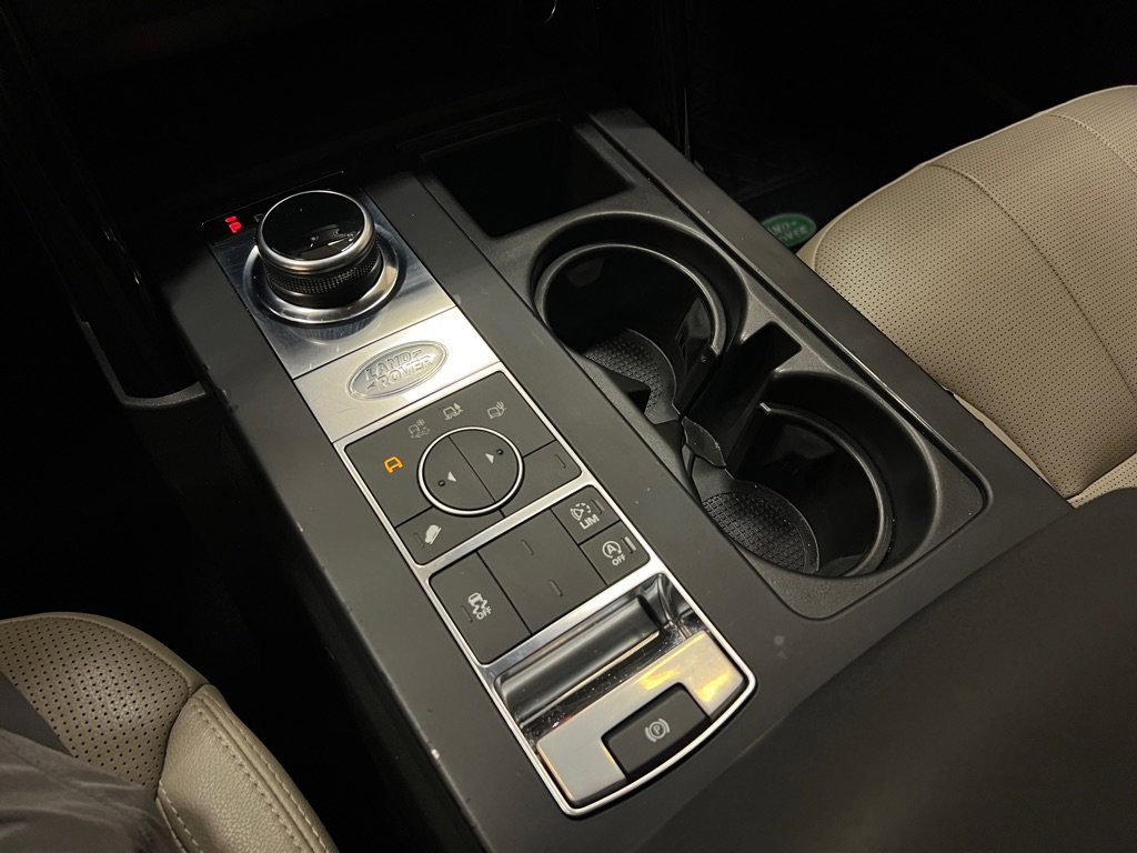 Used 2018 Land Rover Discovery SE image 27