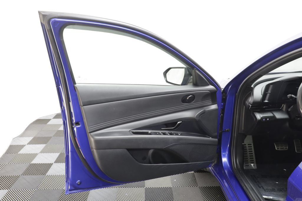 Used 2025 Hyundai Elantra Sport FWD image 5