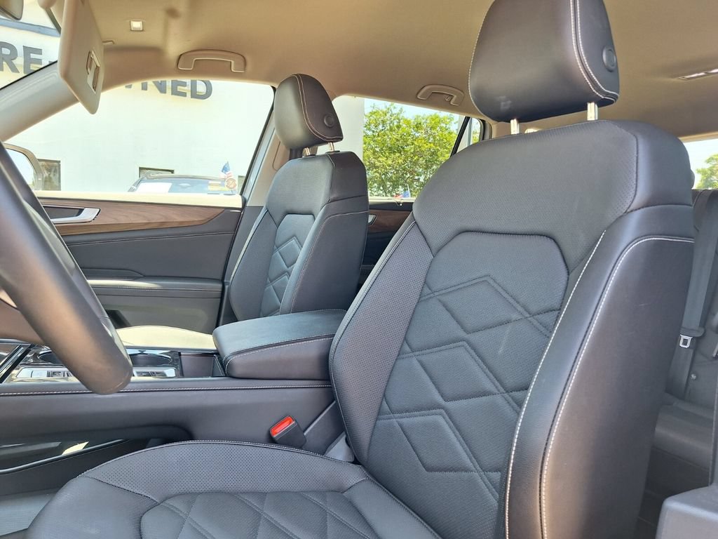 Used 2025 Volkswagen Atlas SE FWD image 21