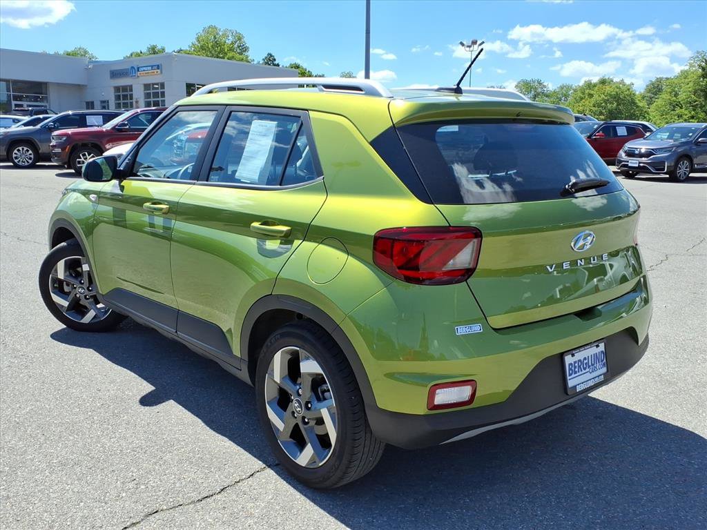 Used 2024 Hyundai Venue SEL FWD image 6