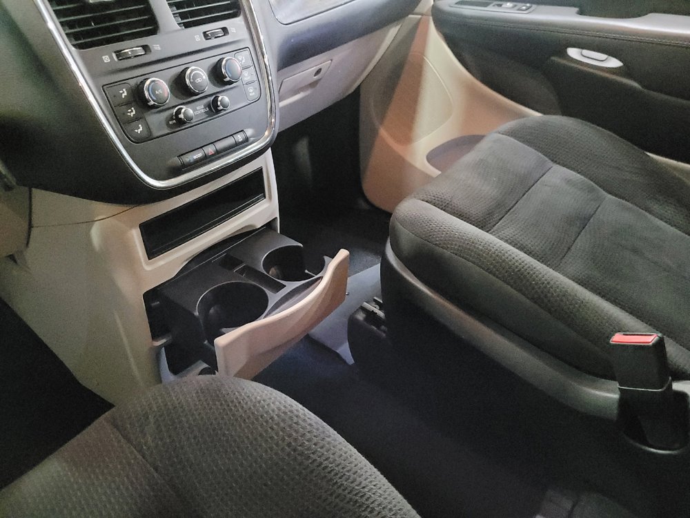 Used 2018 Dodge Grand Caravan SE FWD image 26