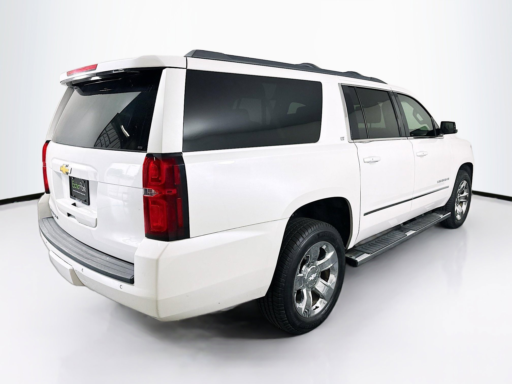 Used 2017 Chevrolet Suburban LT w/ LT Signature Package RWD image 9