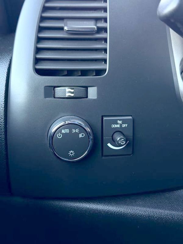 Used 2012 Chevrolet Silverado 1500 LT image 24