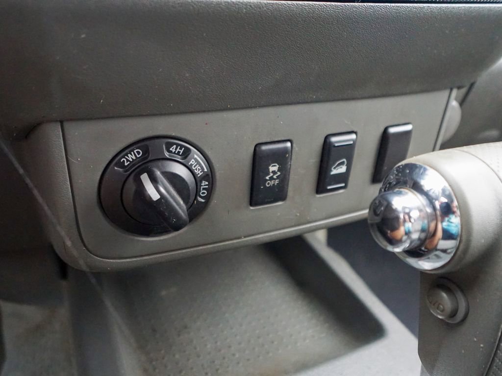 Used 2012 Nissan Frontier SV image 22