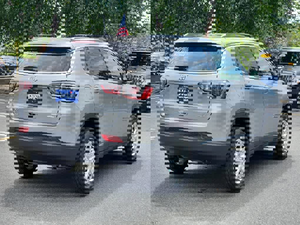 Used 2022 Jeep Compass Latitude image 3