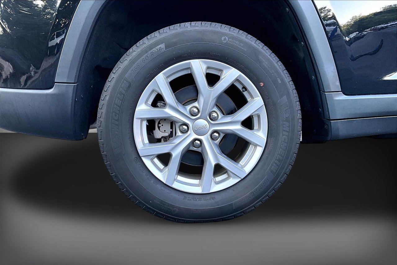 Used 2023 Jeep Grand Cherokee Limited w/ Luxury Tech Group II AWD/4WD image 36