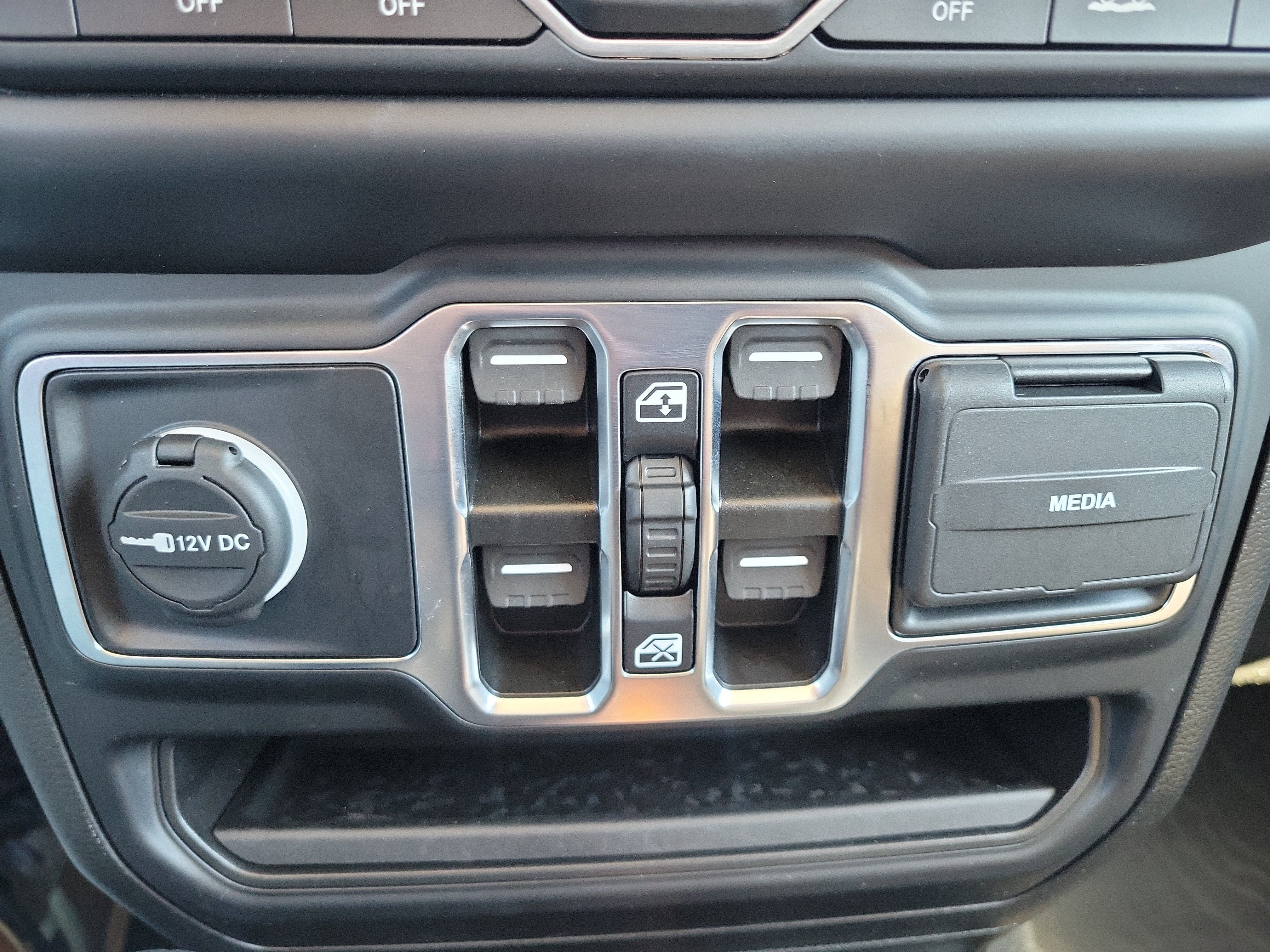 Used 2022 Jeep Gladiator Overland w/ Popular Equipment Package AWD/4WD image 29