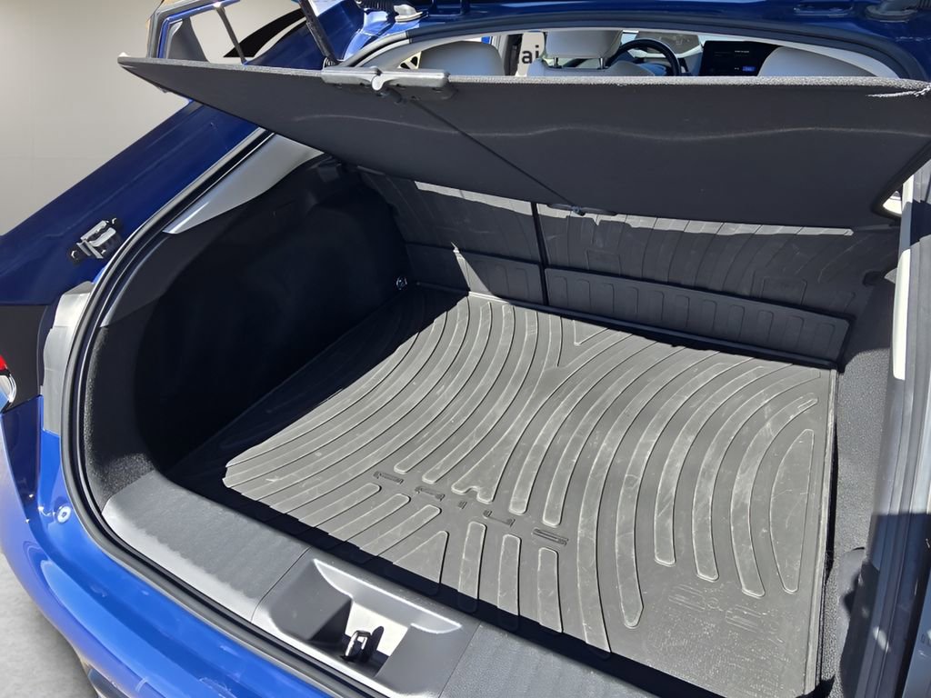 Used 2024 Toyota Prius XLE image 30