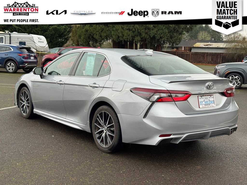 Used 2022 Toyota Camry SE FWD image 4