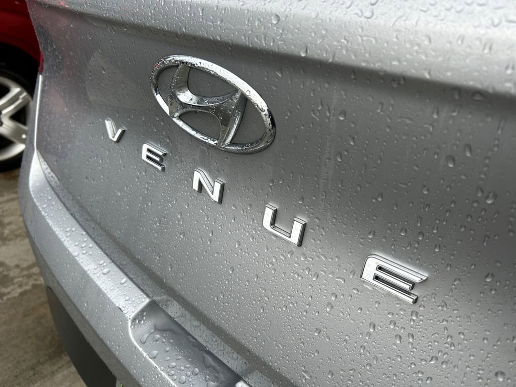 Certified 2025 Hyundai Venue SEL image 31