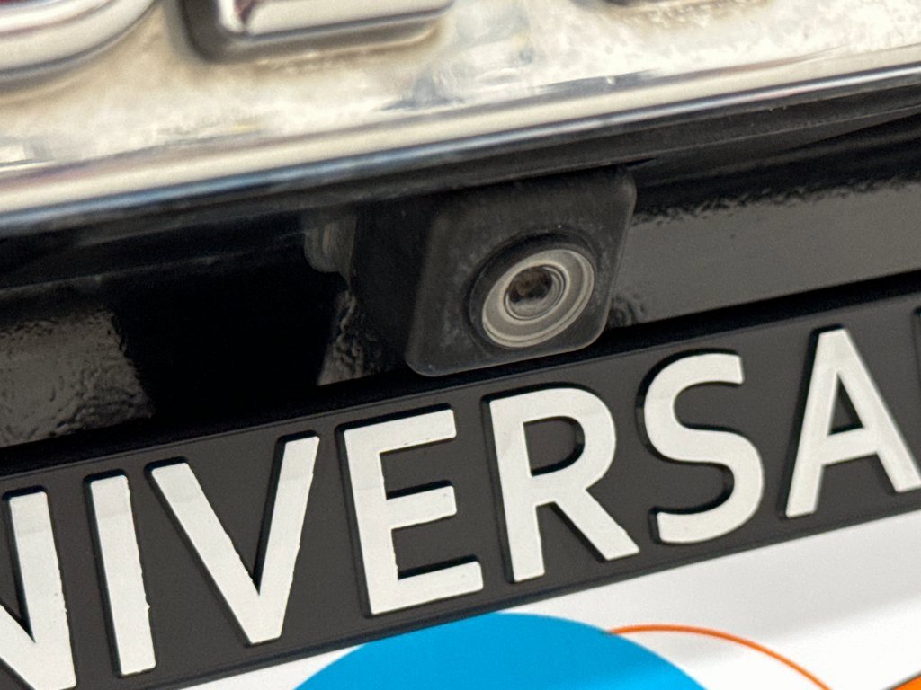 Used 2015 GMC Yukon Denali w/ Premium Package image 29