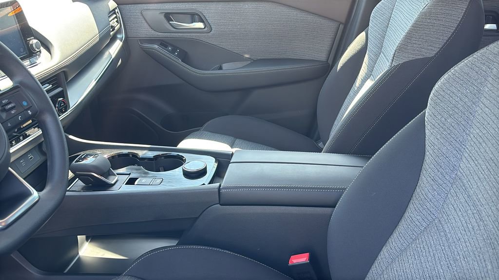 Used 2023 Nissan Rogue SV AWD/4WD image 24
