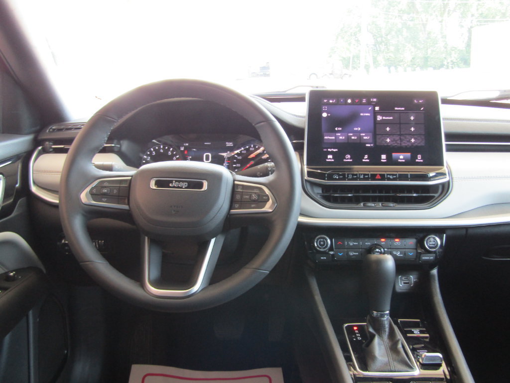 Used 2025 Jeep Compass Limited AWD/4WD image 5