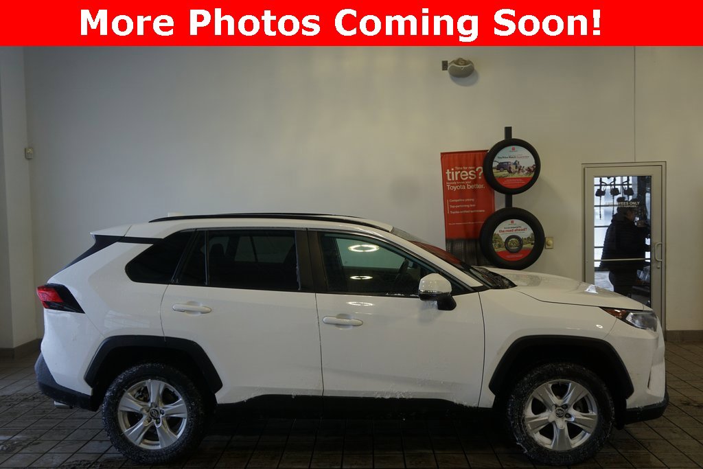 Used 2020 Toyota RAV4 XLE image 2