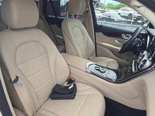 Used 2019 Mercedes-Benz GLC 300 w/ Premium Package image 4