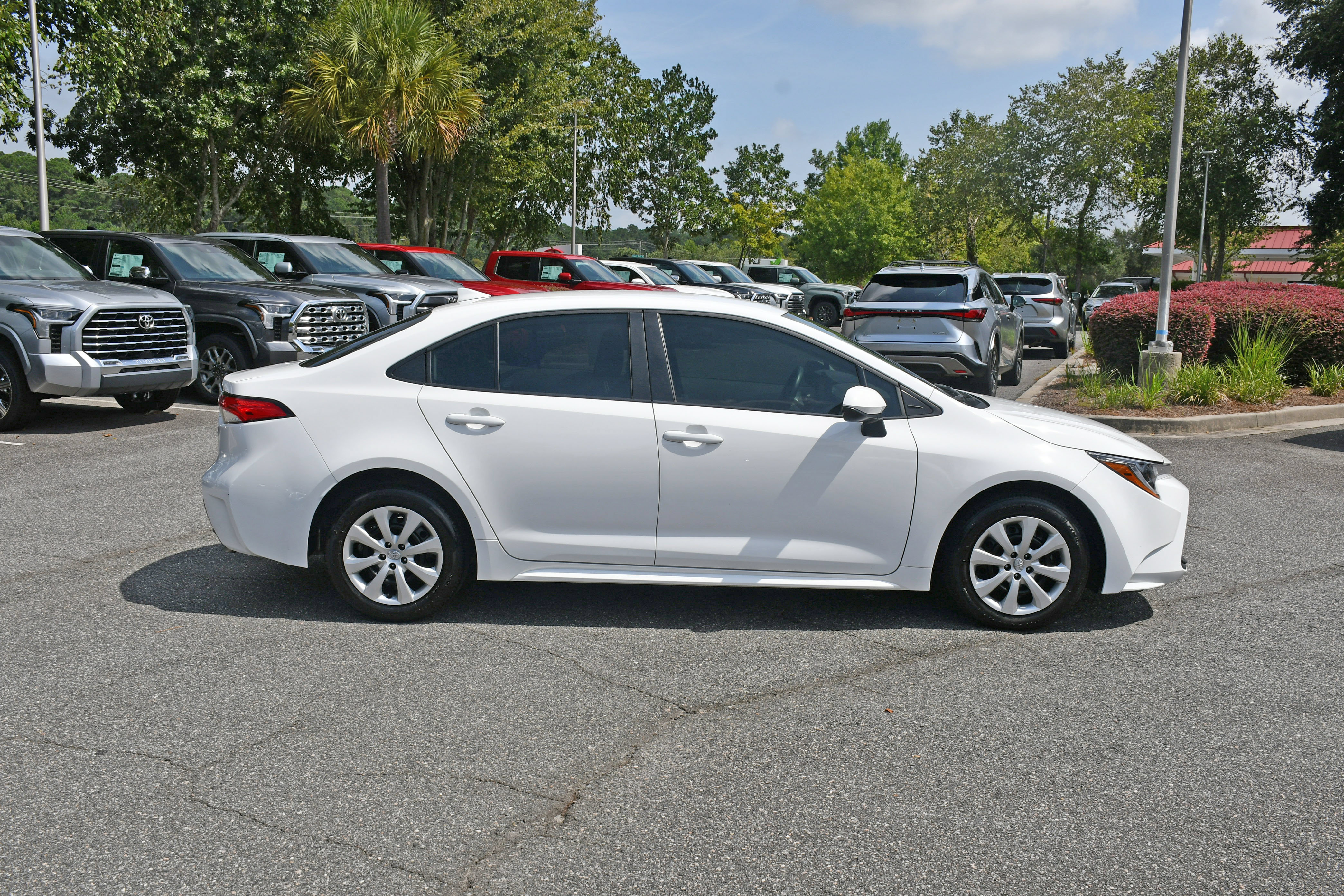 Certified 2025 Toyota Corolla LE FWD image 5