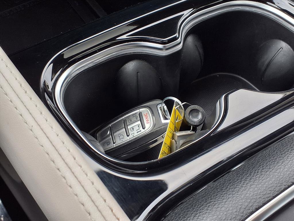 Used 2024 Chrysler Pacifica Limited image 15