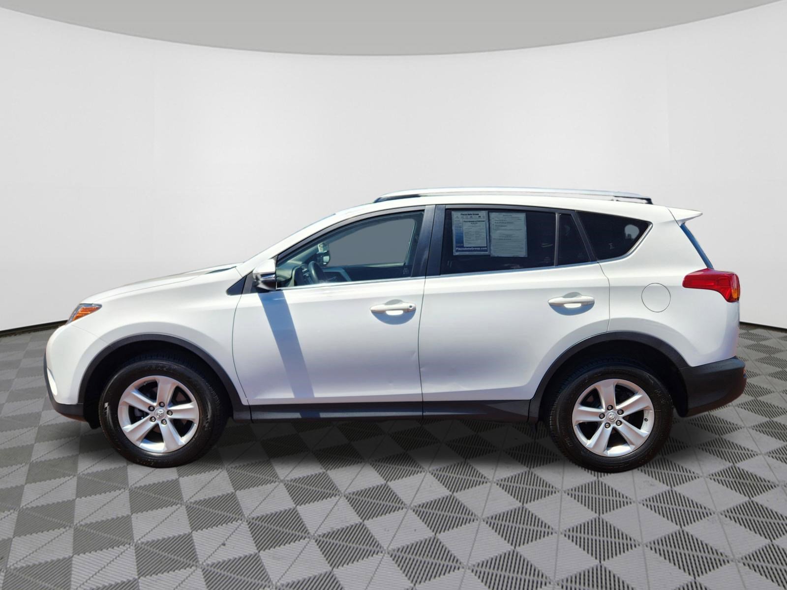 Used 2014 Toyota RAV4 XLE w/ Preferred Accessory Package AWD/4WD image 5