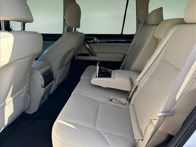 Used 2020 Lexus GX 460 Premium w/ Premium Package AWD/4WD image 15