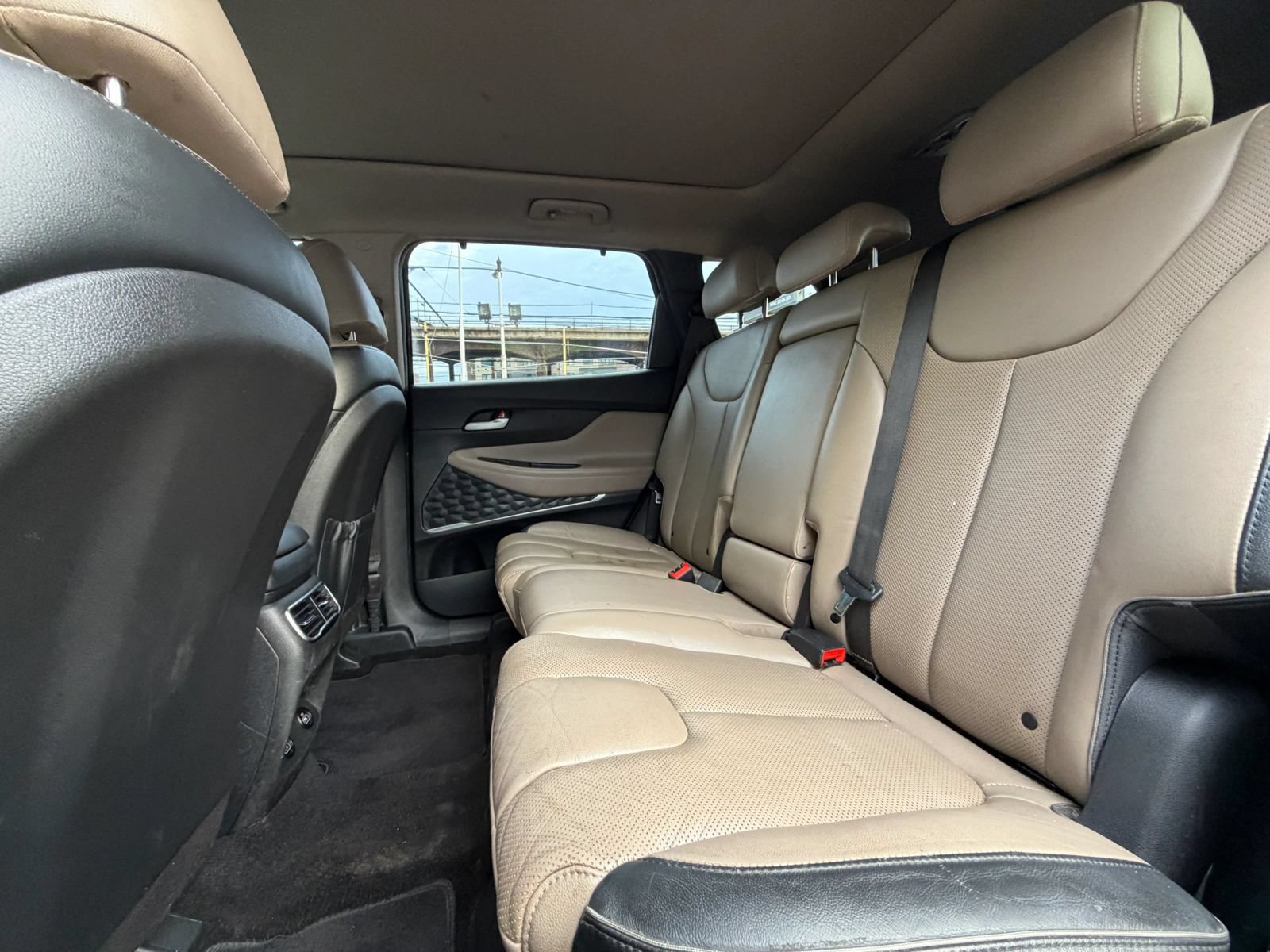 Used 2022 Hyundai Santa Fe SEL w/ Convenience + Premium Package FWD image 17