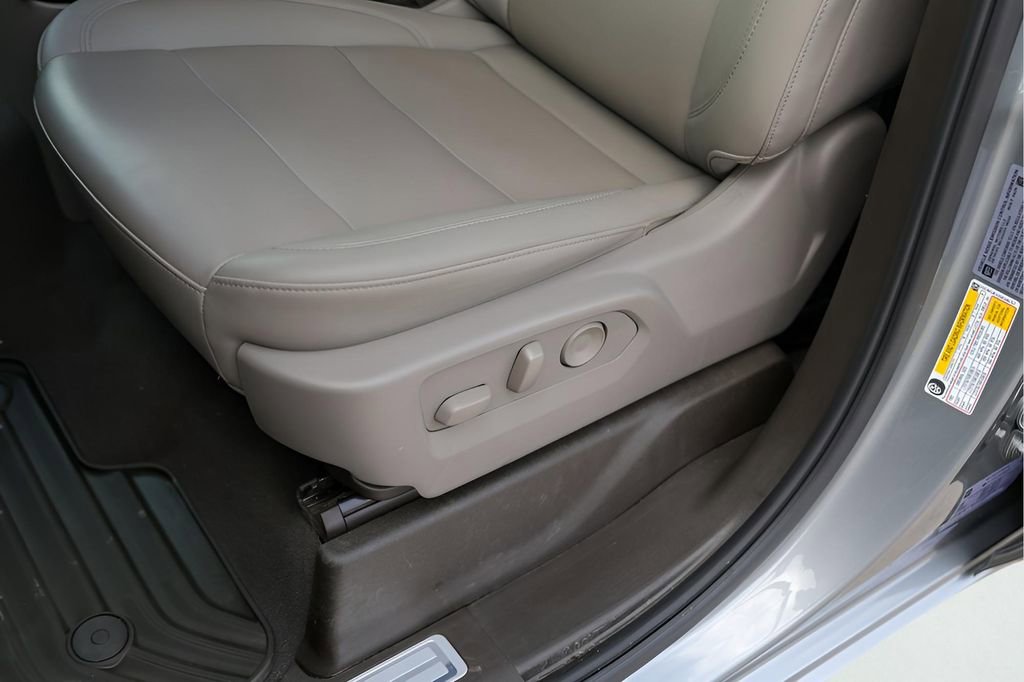 Used 2025 Chevrolet Silverado 3500 LTZ AWD/4WD image 11