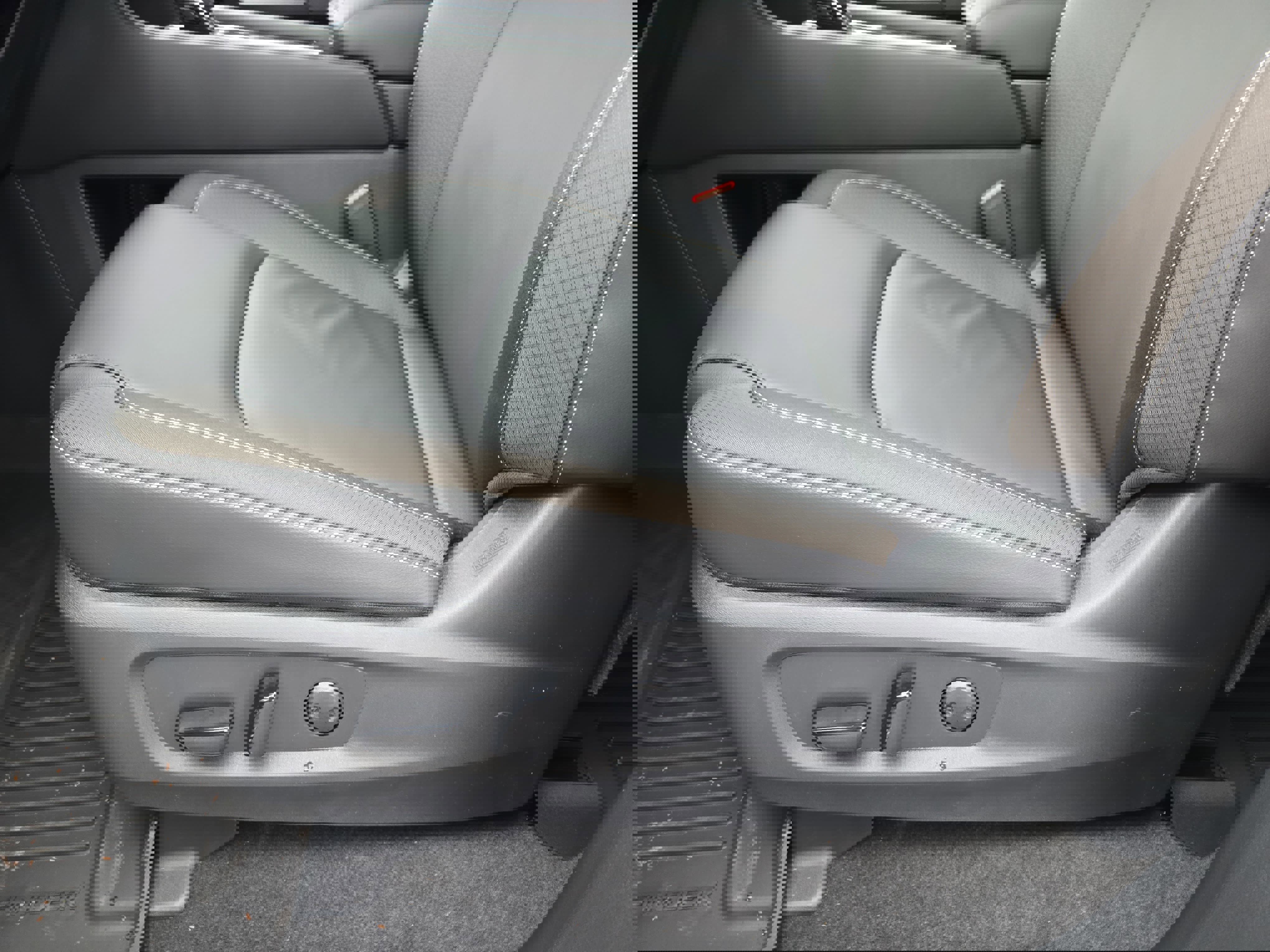 New 2025 Nissan Pathfinder SL w/ Black Appearance Package image 30