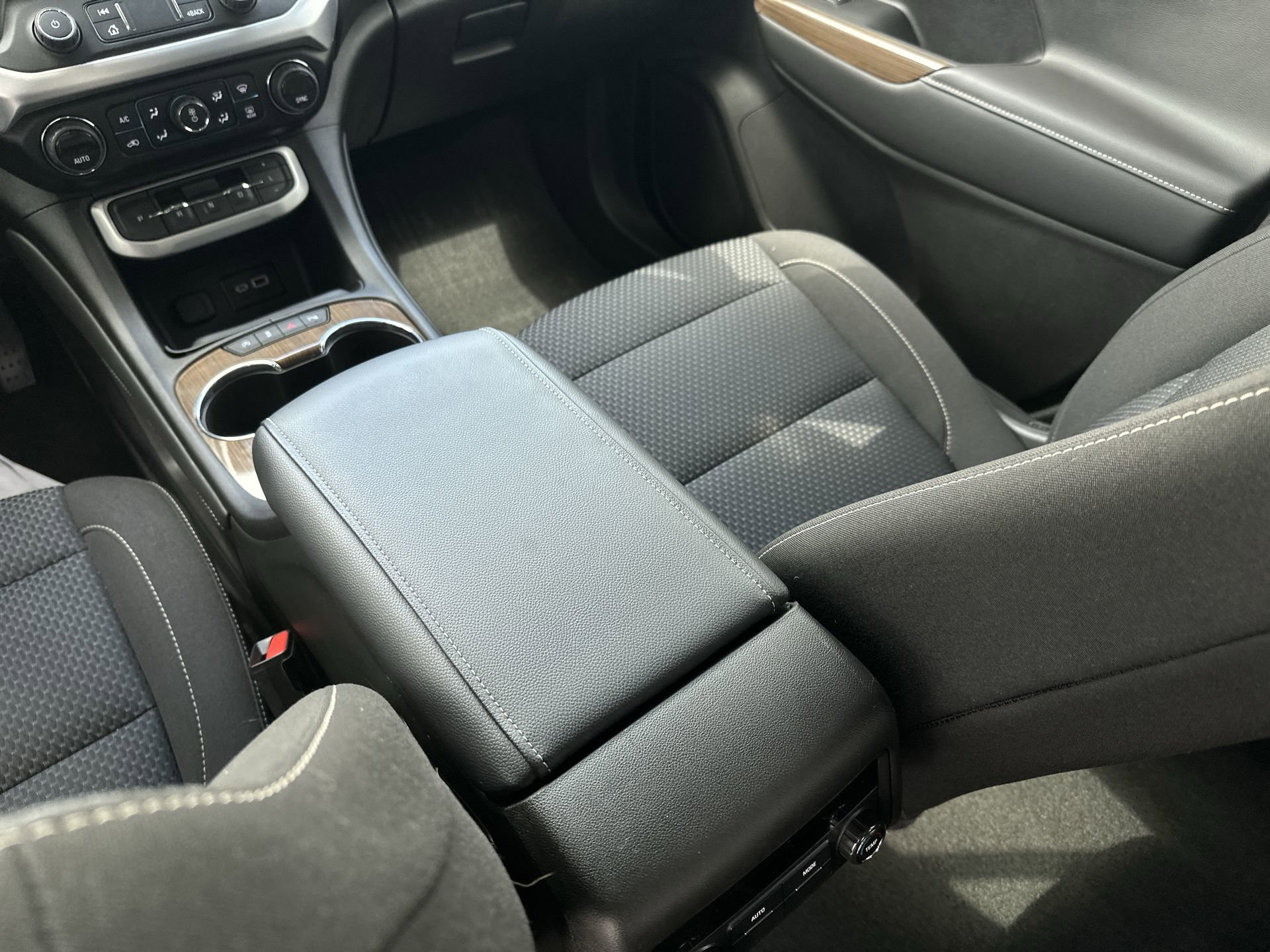 Certified 2023 GMC Acadia SLE w/ Driver Convenience Package AWD/4WD image 20