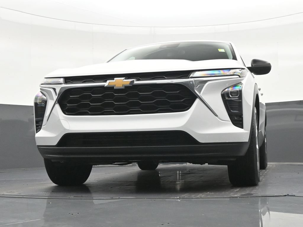Used 2024 Chevrolet Trax LS w/ Driver Confidence Package FWD image 30