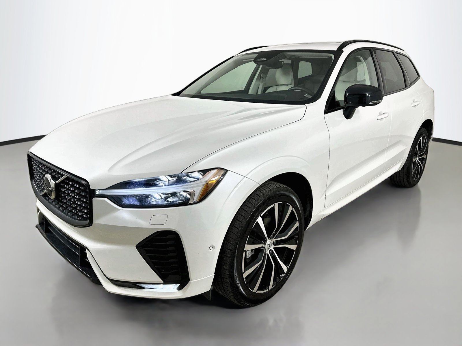 Used 2024 Volvo XC60 B5 Plus w/ Climate Package