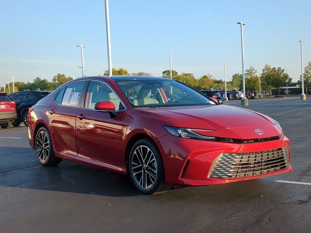 Used 2025 Toyota Camry XLE image 5