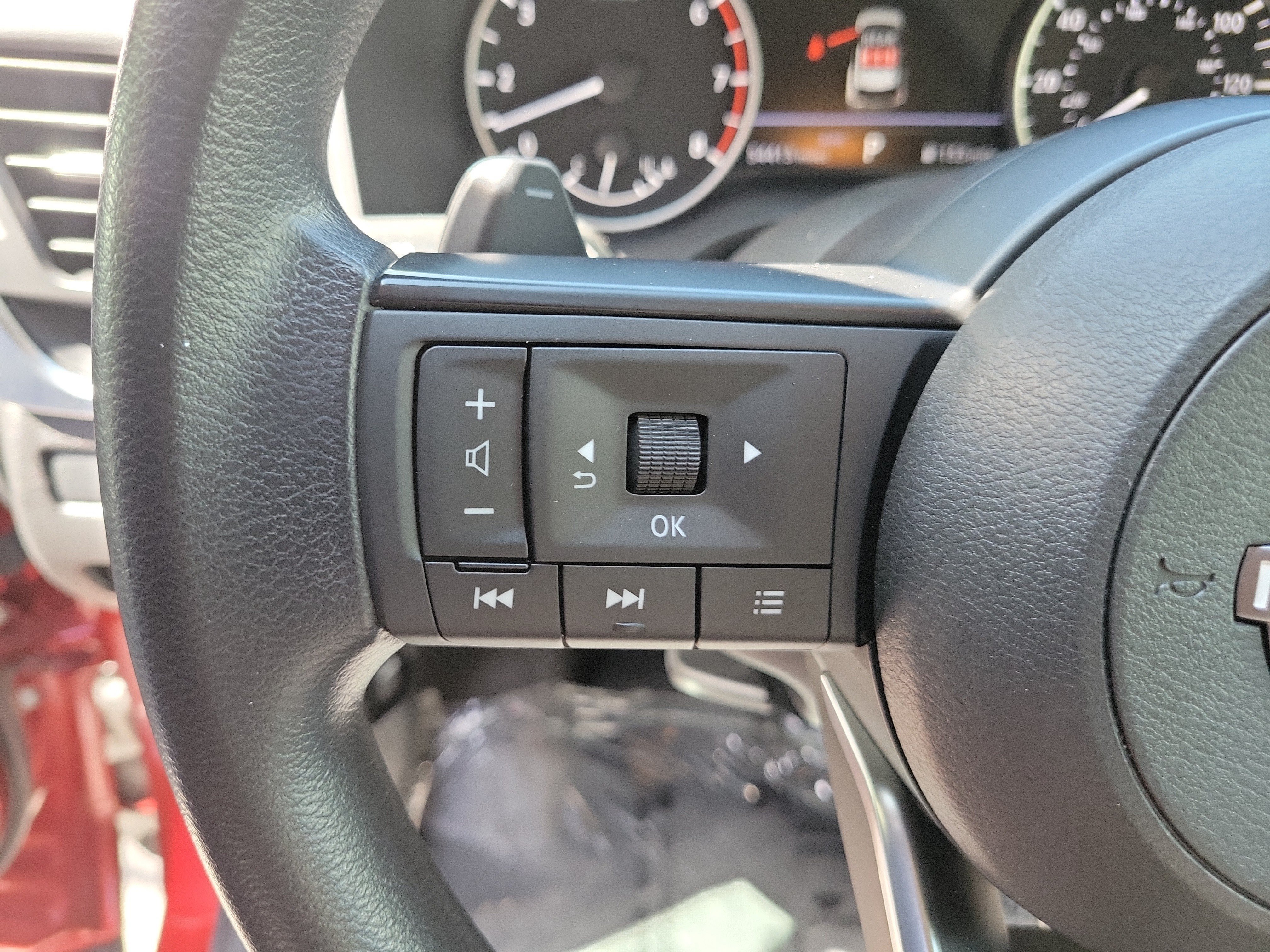 Used 2023 Nissan Rogue S AWD/4WD image 24
