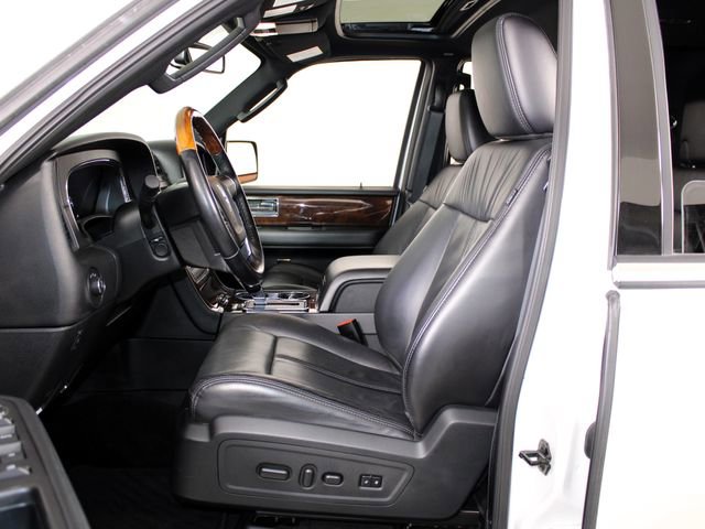 Used 2016 Lincoln Navigator Select image 5