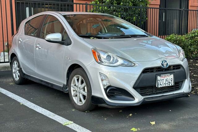 Used 2017 Toyota Prius C One FWD image 2