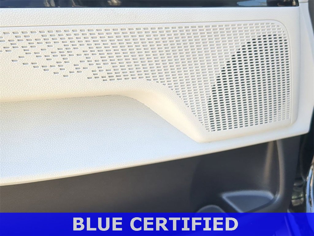 Used 2024 Kia Carnival EX image 11