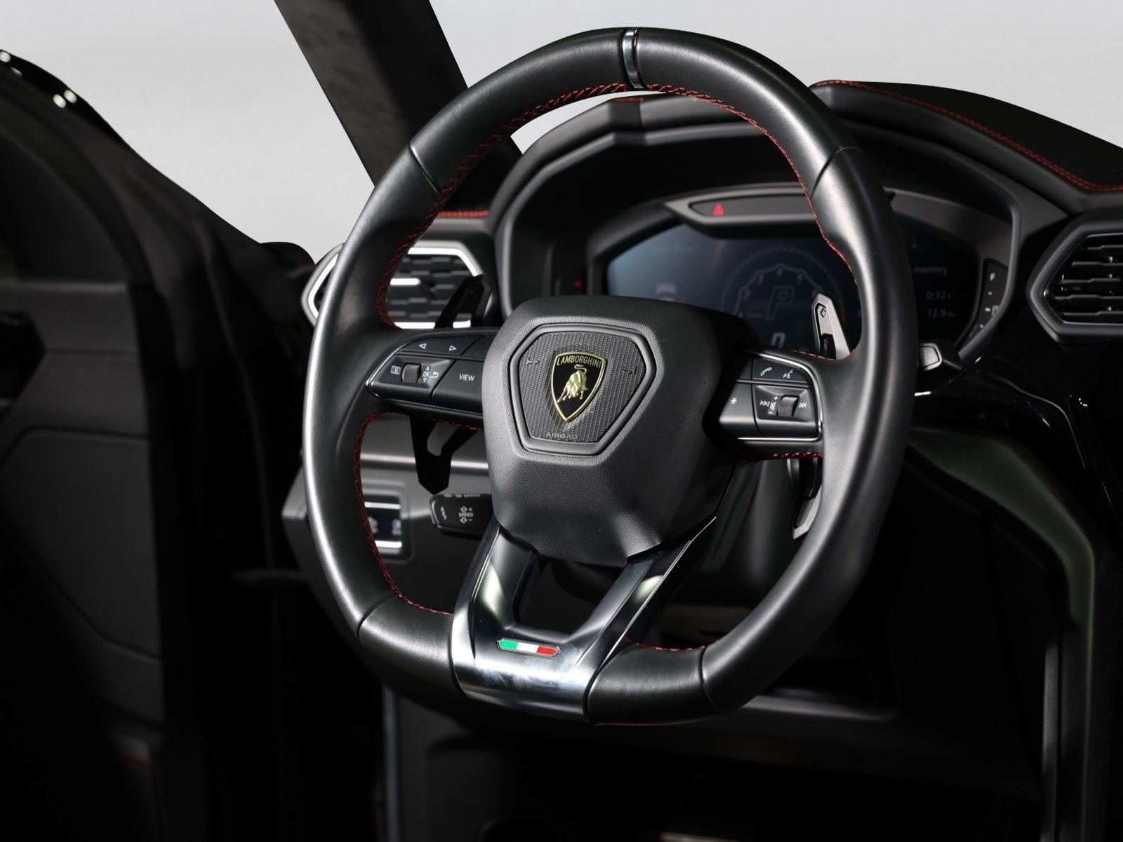 Used 2021 Lamborghini Urus AWD/4WD image 19