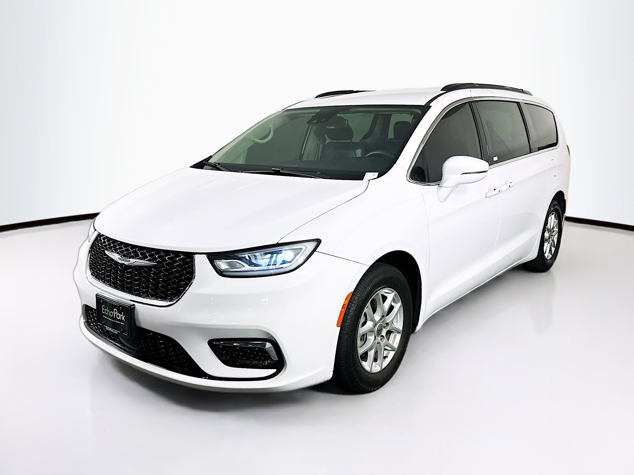 Used 2022 Chrysler Pacifica Touring-L image 3