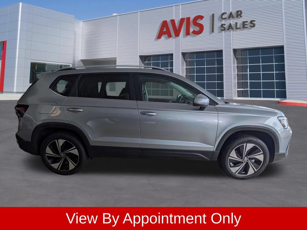 Used 2025 Volkswagen Taos SE AWD/4WD image 5