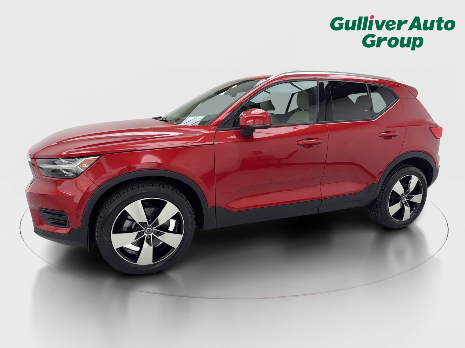 Used 2019 Volvo XC40 T4 Momentum image 2