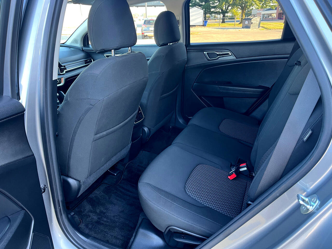 Used 2024 Kia Sportage LX image 9