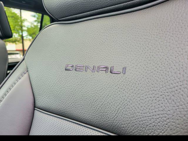 New 2026 GMC Yukon Denali w/ Denali Reserve Package AWD/4WD image 13