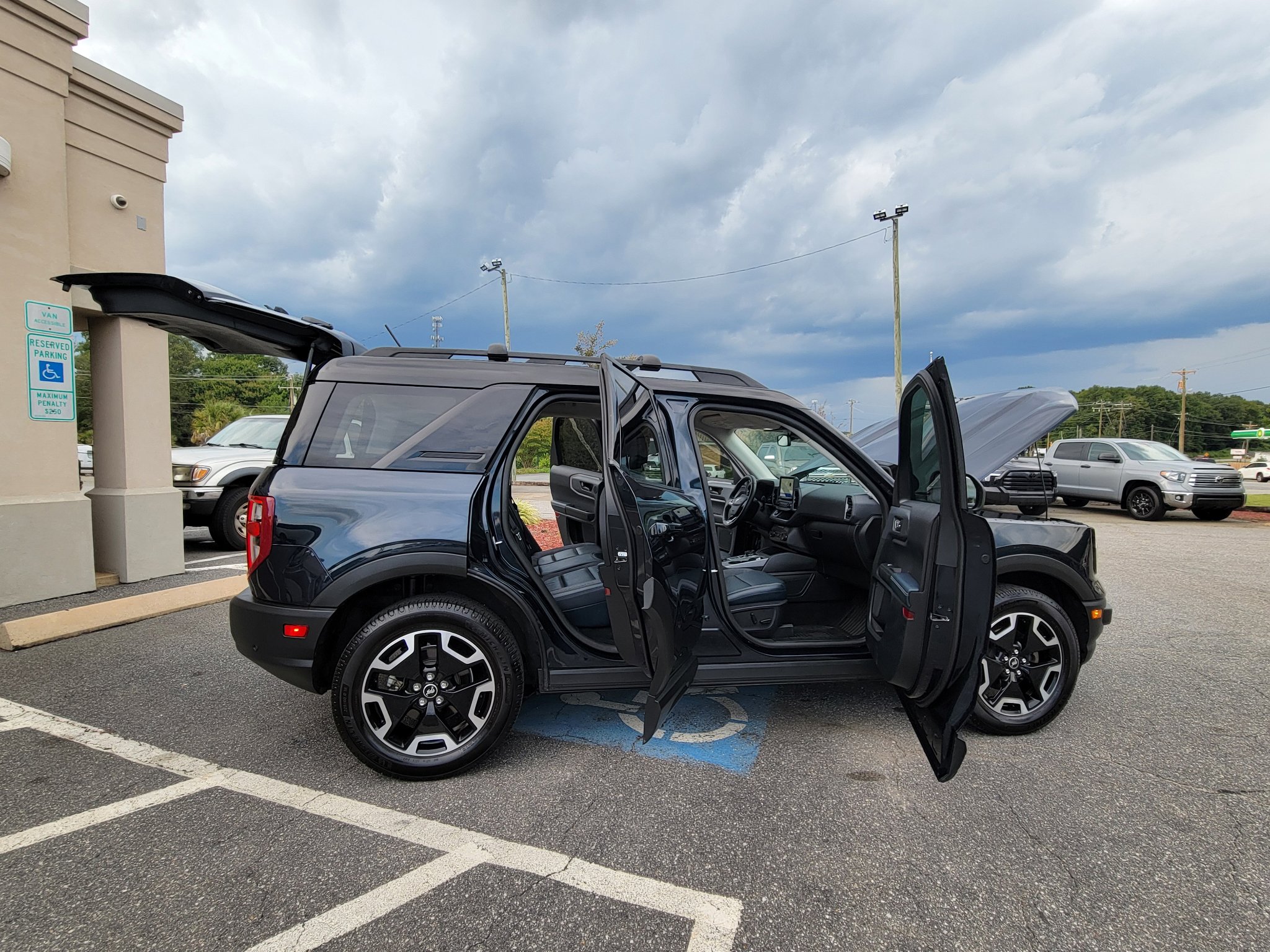 Used 2021 Ford Bronco Sport Outer Banks w/ Outer Banks Package (96D) image 17