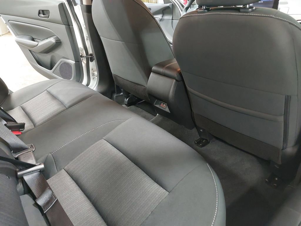 Used 2025 Nissan Altima 2.5 SV FWD image 11