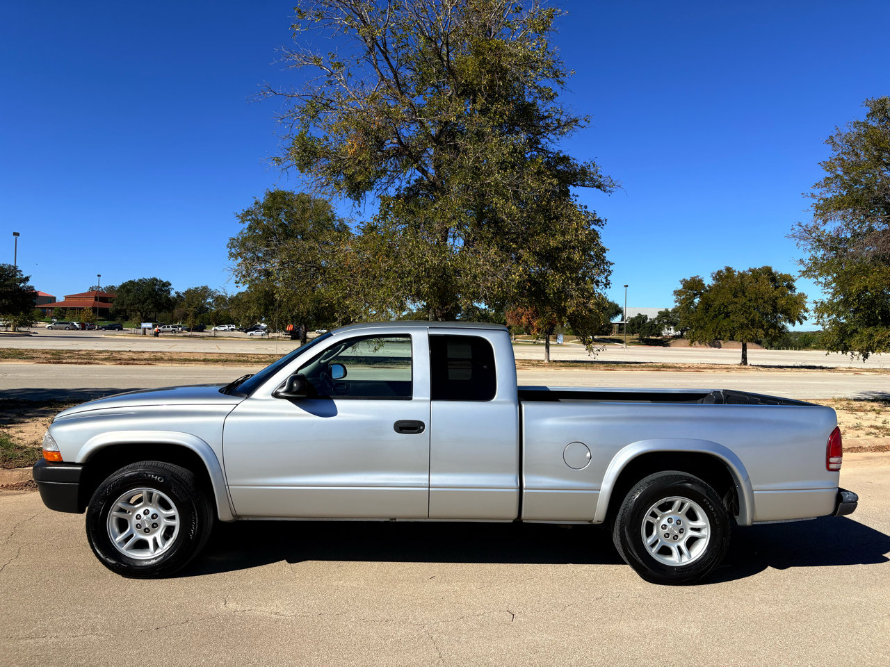 Used 2004 Dodge Dakota 2WD Club Cab w/ Tire & Handling Group image 4