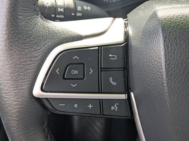 Used 2024 Toyota Sienna XLE FWD image 24