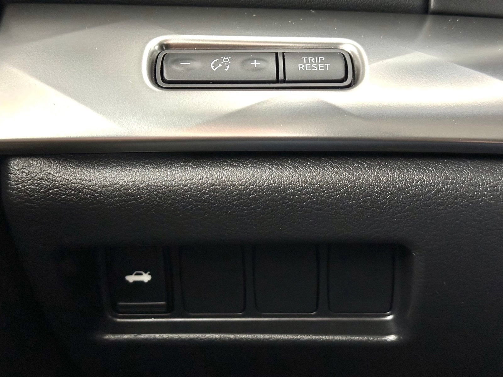 Used 2022 Nissan Maxima SV w/ Floor Mat Group FWD image 15