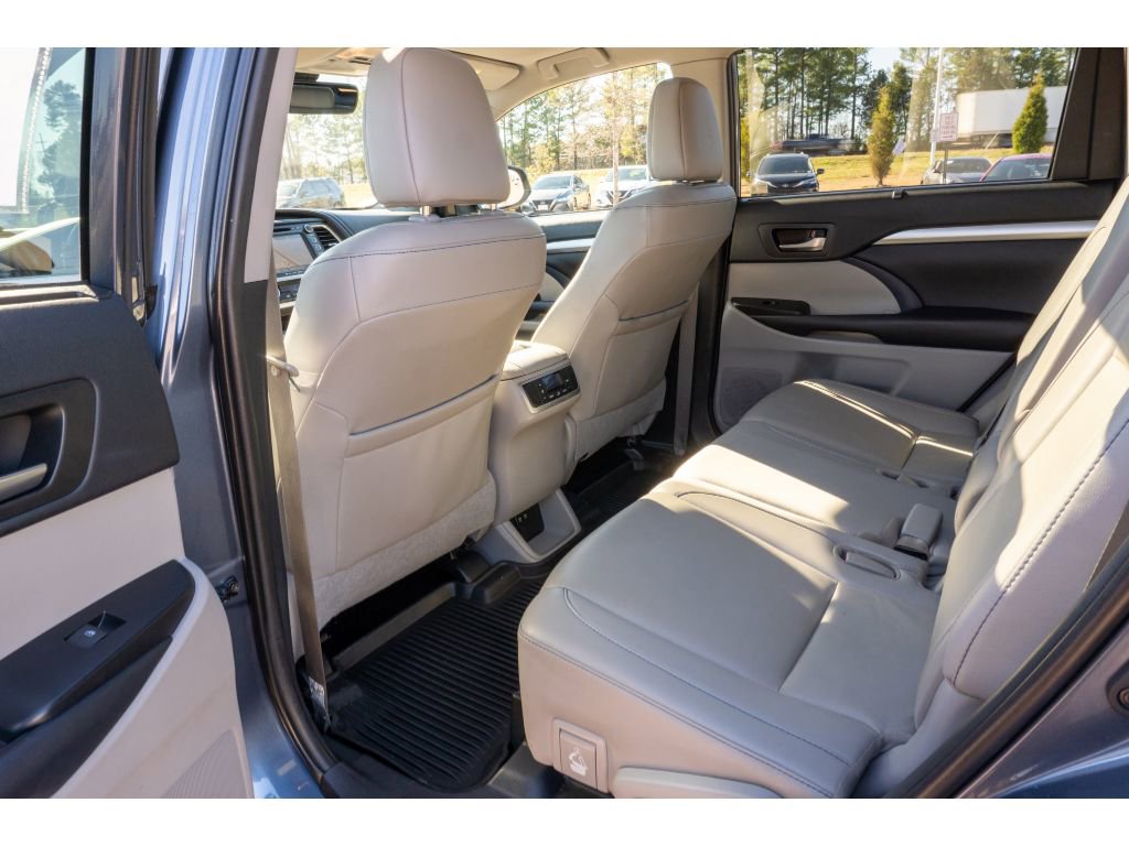 Used 2019 Toyota Highlander XLE image 13