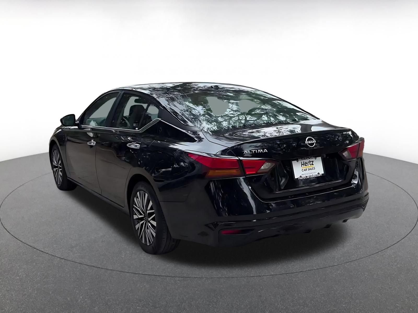 Used 2025 Nissan Altima 2.5 SV FWD image 11