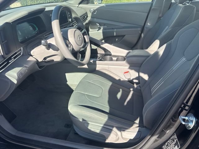 Used 2025 Hyundai Elantra Hybrid FWD image 13