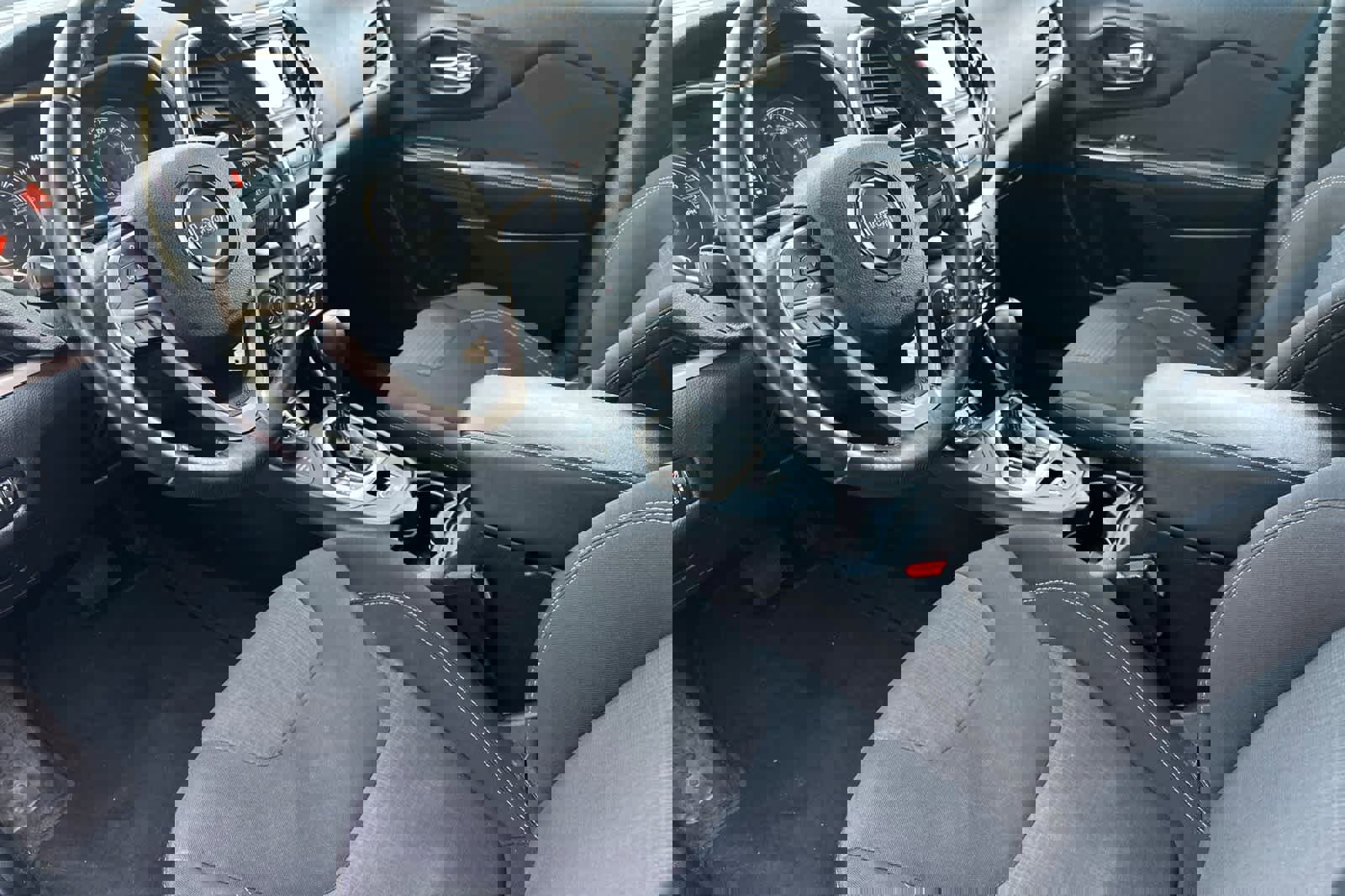 Used 2016 Jeep Cherokee Latitude image 11