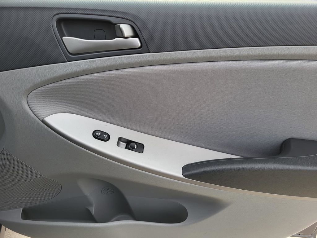 Used 2017 Hyundai Accent SE image 6